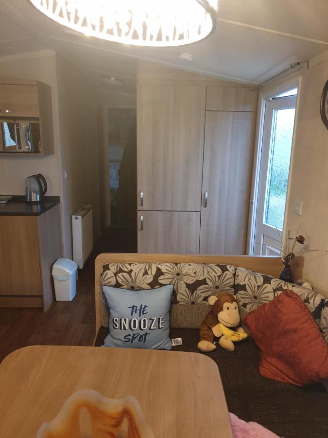 Swift Burgundy Appartement Prestatyn Buitenkant foto