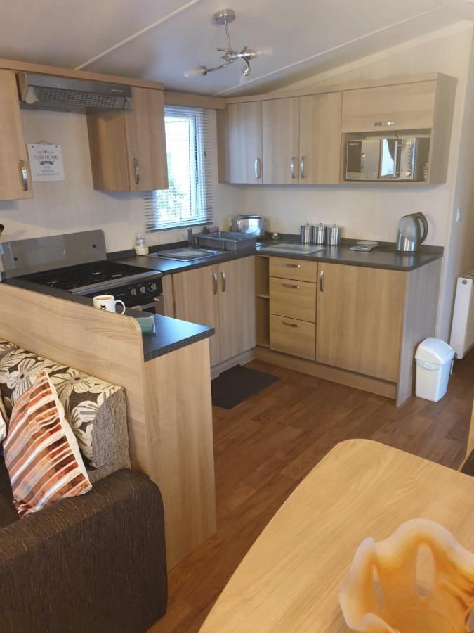 Swift Burgundy Appartement Prestatyn Buitenkant foto