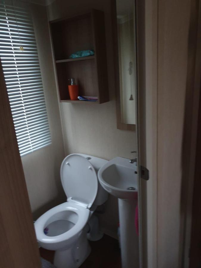 Swift Burgundy Appartement Prestatyn Buitenkant foto