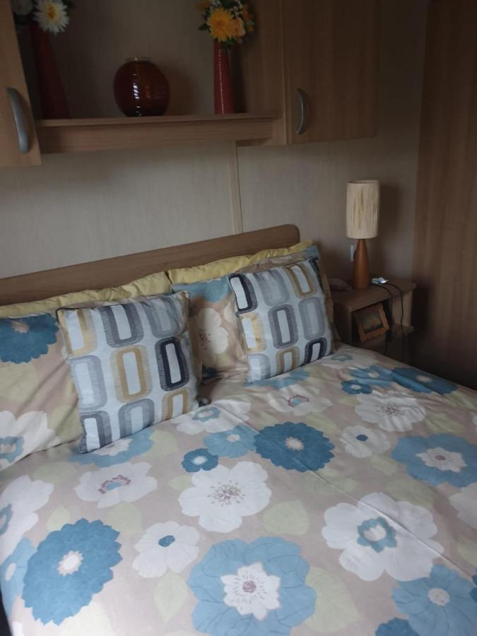 Swift Burgundy Appartement Prestatyn Buitenkant foto