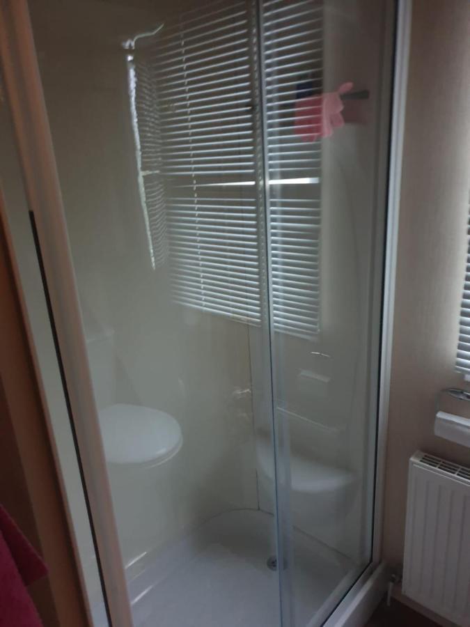 Swift Burgundy Appartement Prestatyn Buitenkant foto